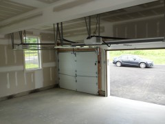 Column-free garage with steel beam
